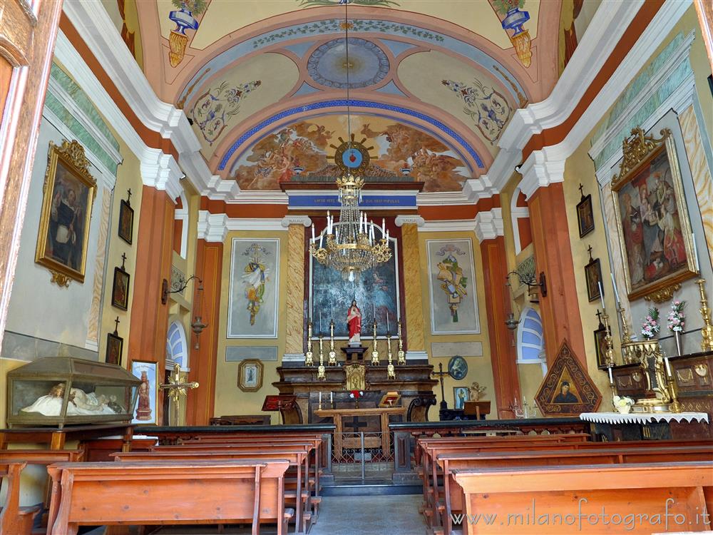 Masserano (Biella) - Interno della Chiesa della Sacra Famiglia